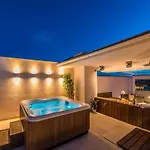 Penthouse With Roof Terrace With Jacuzzi Zadar