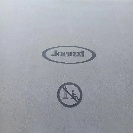 شقة Penthouse With Roof Terrace With Jacuzzi زادار