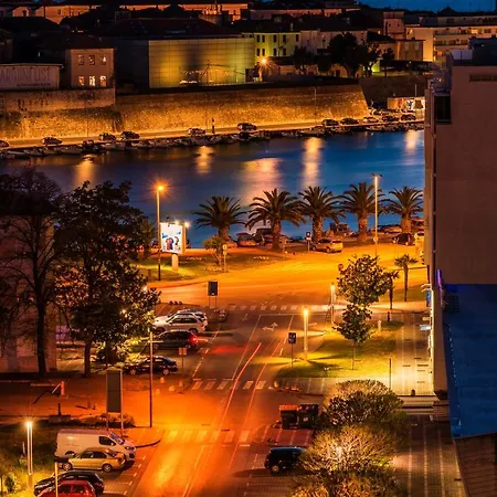 Penthouse With Roof Terrace With Jacuzzi شقة زادار