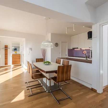 Penthouse With Roof Terrace With Jacuzzi زادار