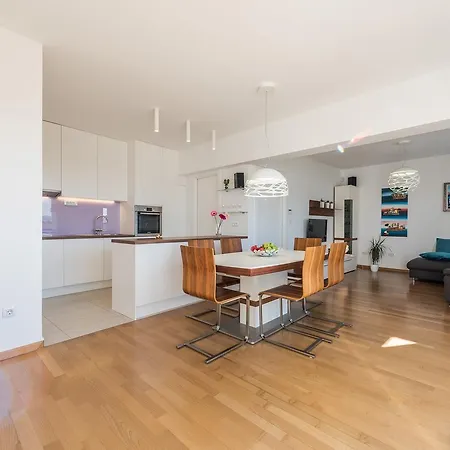 Penthouse With Roof Terrace With Jacuzzi *