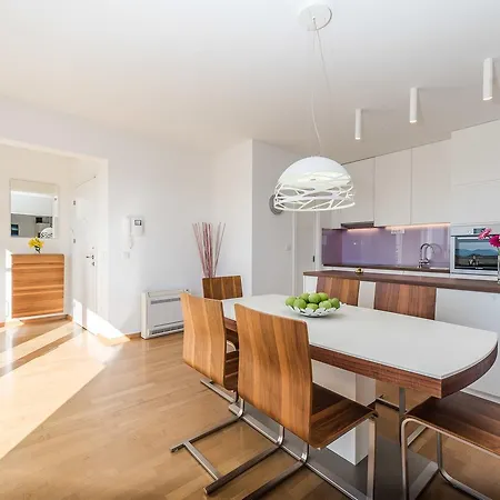 Penthouse With Roof Terrace With Jacuzzi