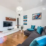 Apartment Penthouse With Roof Terrace With Jacuzzi Zadar
