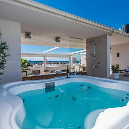 Penthouse With Roof Terrace With Jacuzzi 扎达尔