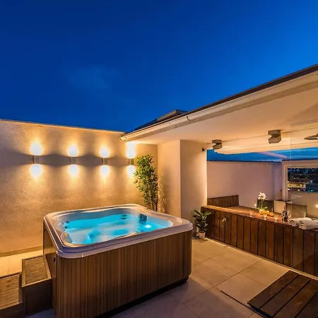 Penthouse With Roof Terrace With Jacuzzi 扎达尔
