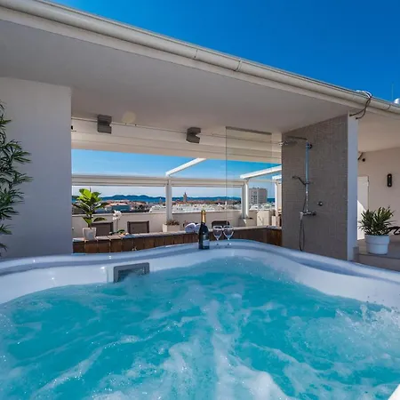 Penthouse With Roof Terrace With Jacuzzi アパート *