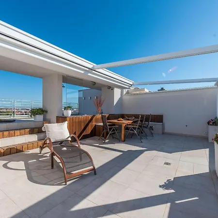Apartment Penthouse With Roof Terrace With Jacuzzi *