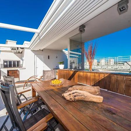 Penthouse With Roof Terrace With Jacuzzi 扎达尔