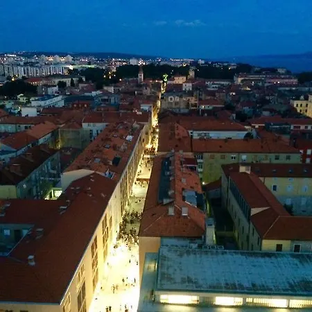 Apartman Penthouse With Roof Terrace With Jacuzzi