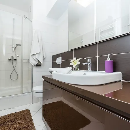 Penthouse With Roof Terrace With Jacuzzi *