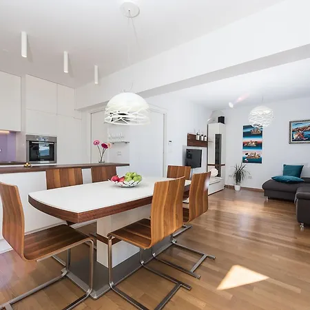 Daire Penthouse With Roof Terrace With Jacuzzi