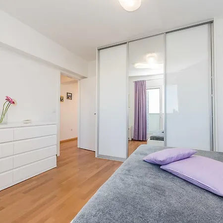 Penthouse With Roof Terrace With Jacuzzi アパート ザダル