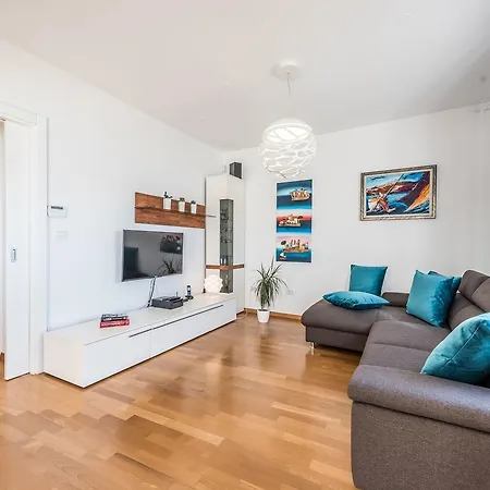 Penthouse With Roof Terrace With Jacuzzi *