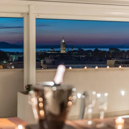 Penthouse With Roof Terrace With Jacuzzi ザダル