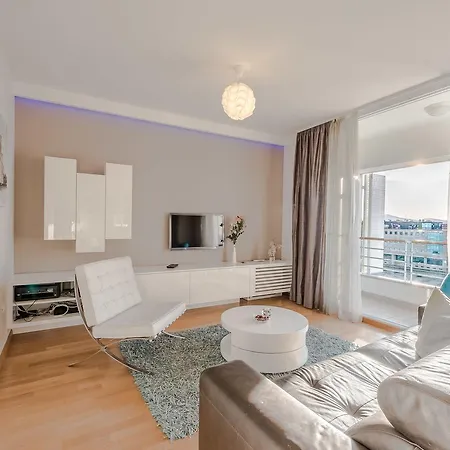 Penthouse With Roof Terrace With Jacuzzi * 扎达尔