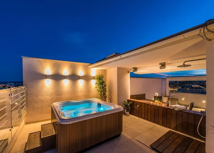 Penthouse With Roof Terrace With Jacuzzi Zadar