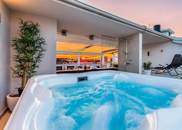 Lägenhet Penthouse With Roof Terrace With Jacuzzi *