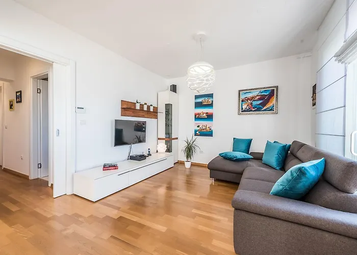 Penthouse With Roof Terrace With Jacuzzi *