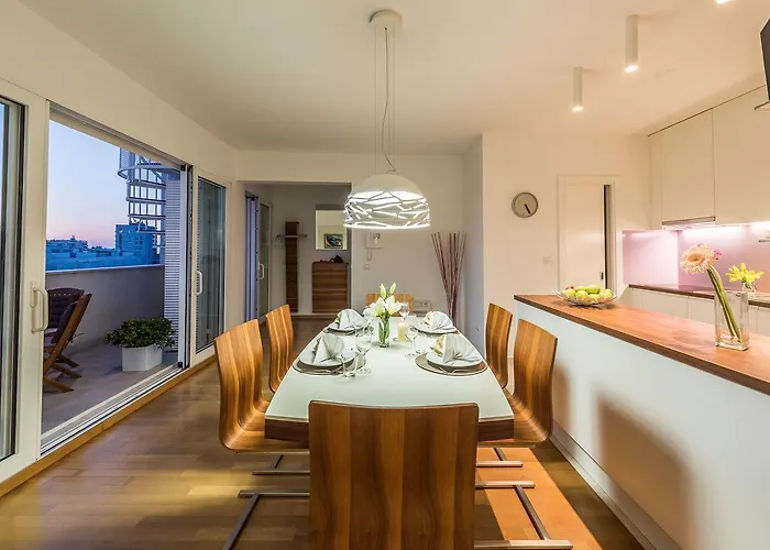 Penthouse With Roof Terrace With Jacuzzi Zadar
